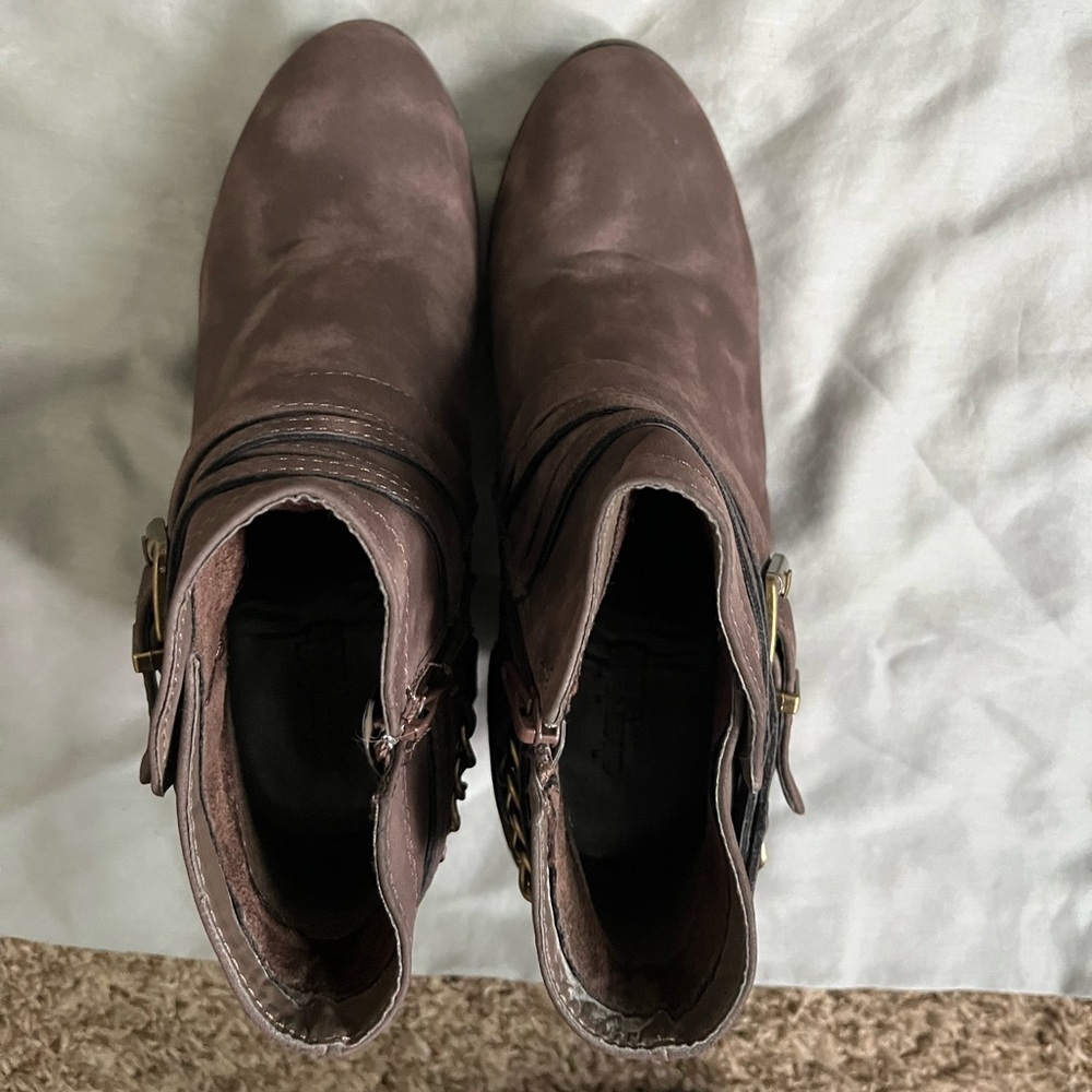 Charlotte Russe Brown Ankle Booties with Chunky Heel - Picture 3 of 8